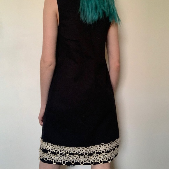 Classy Mod shift dress by Mud Pie - Picture 2 of 4